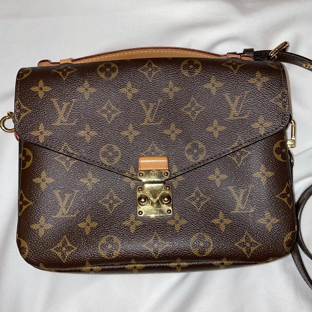 Louis Vuitton Monogram Pochette Metis